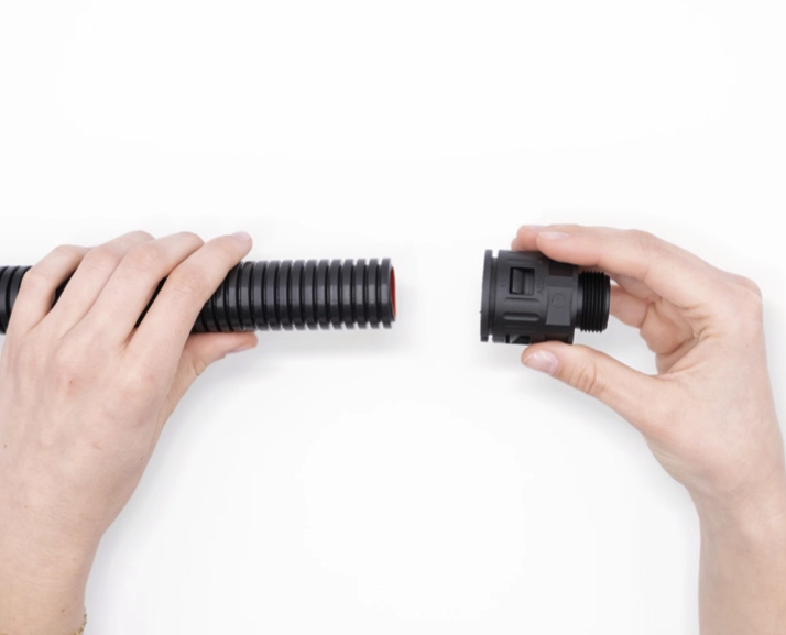 proces montażu szybkozłaczki Flexaquick na rurze karbonowanej