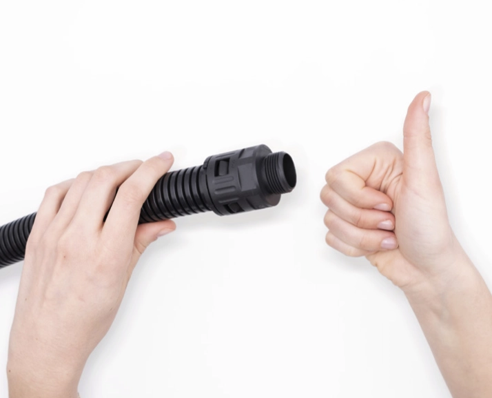 proces montażu szybkozłaczki Flexaquick na rurze karbonowanej