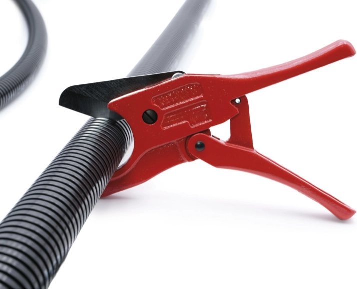 proces montażu szybkozłaczki Flexaquick na rurze karbonowanej