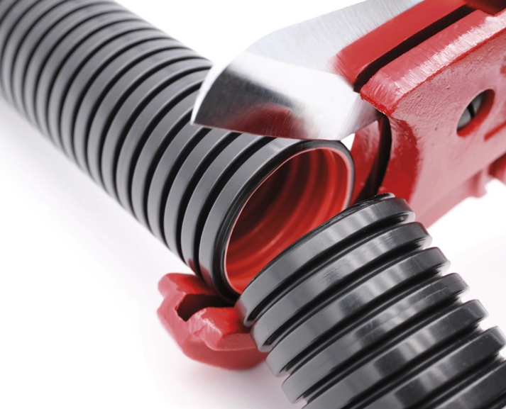 proces montażu szybkozłaczki Flexaquick na rurze karbonowanej