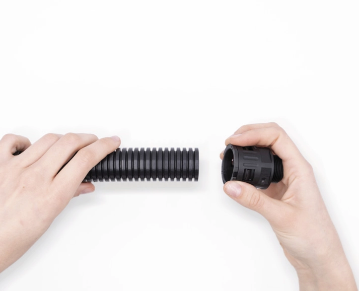 proces montażu szybkozłaczki Flexaquick na rurze karbonowanej